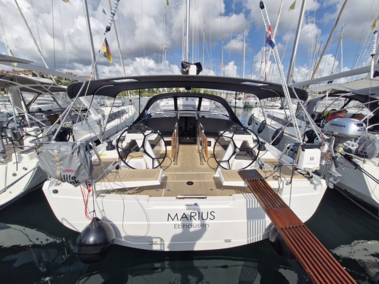 Rent a Hanse Hanse 410 Pula