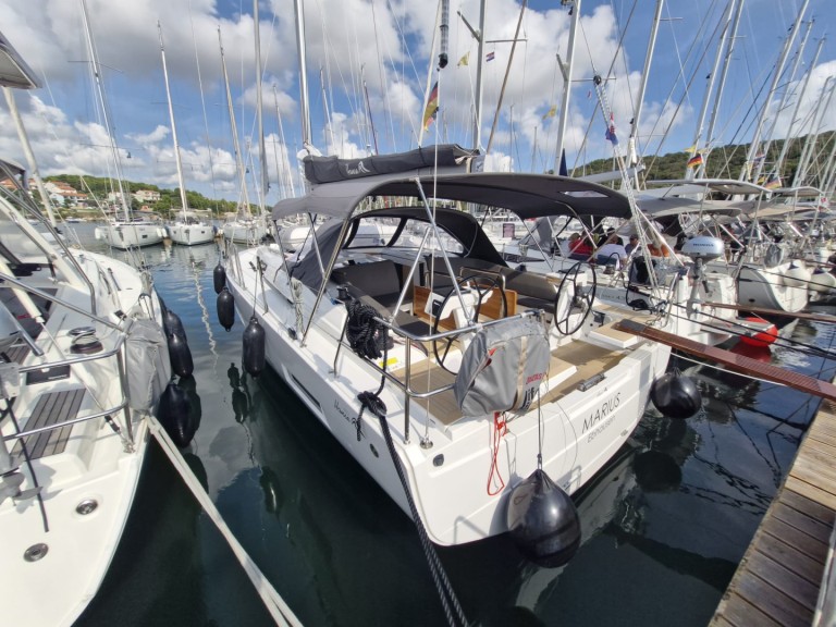 Bareboat Rental Sailboat Hanse with a boat licence