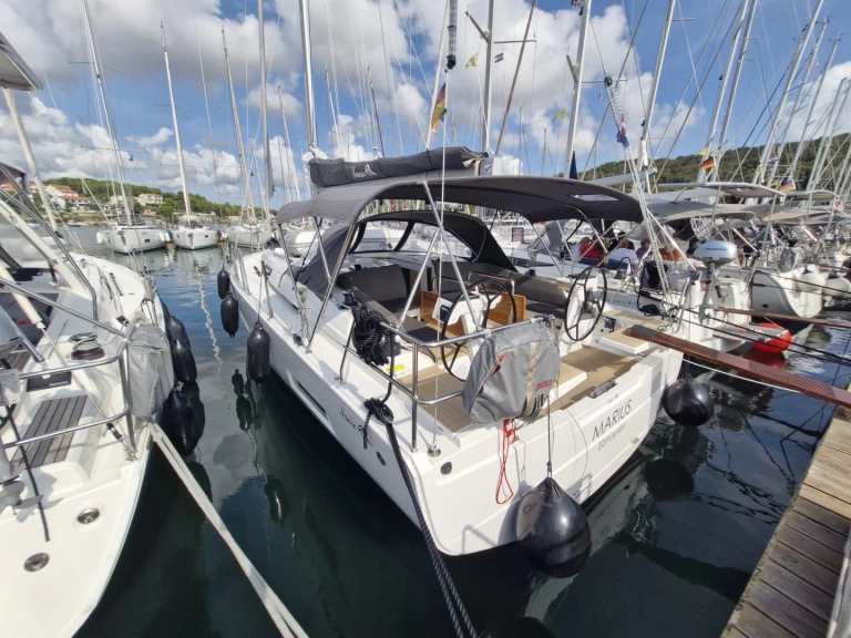 Bareboat Rental Sailboat Hanse with a boat licence