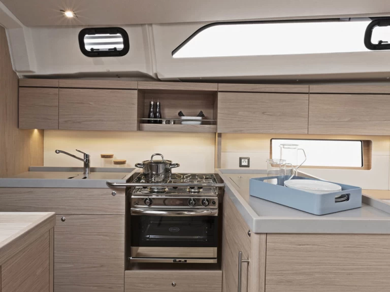 Sailboat rental with or without captain Bénéteau Marigot