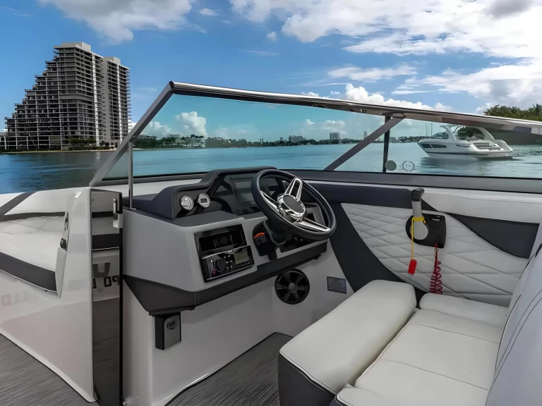 Yacht charter Miami Beach cheap Regal 27 Fasdeck