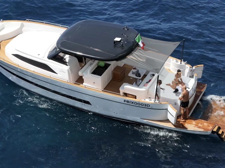 Bareboat Rental Motorboat Apreamare with a boat licence