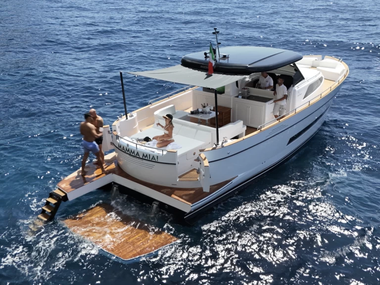 Motorboat for rent Naples at the best price