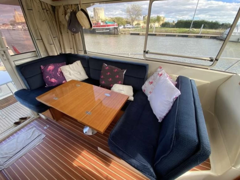 Boat rental ACM 31 élite  in Larmor-Plage on Samboat