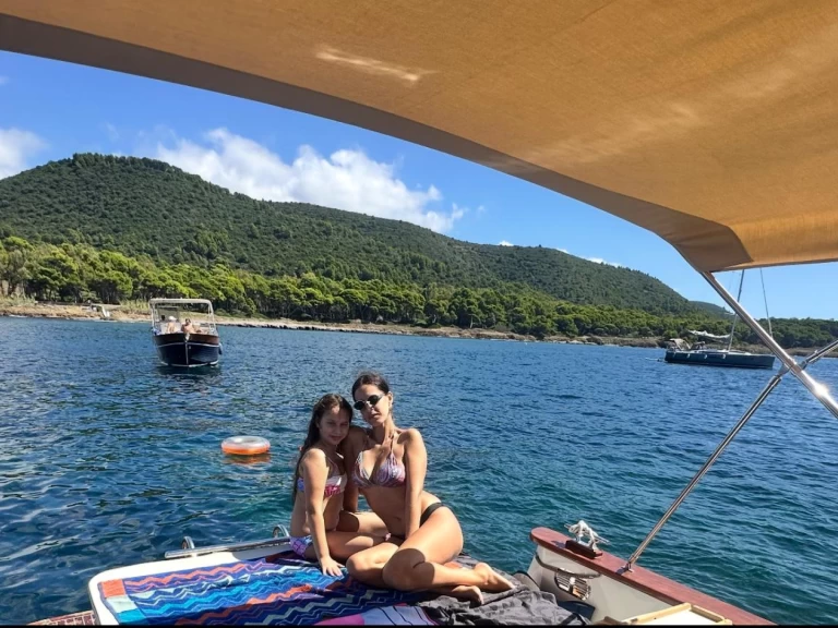 Motorboat for rent Salerno at the best price