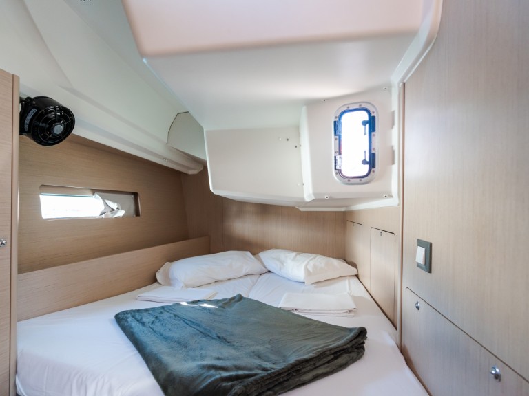 Yacht charter Olbia cheap Oceanis 40.1