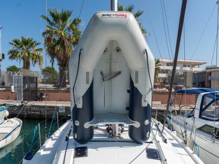 Boat rental Bénéteau Oceanis 40.1 in Olbia on Samboat