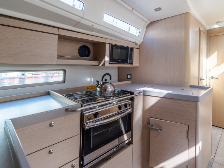 Sailboat rental with or without captain Bénéteau Olbia