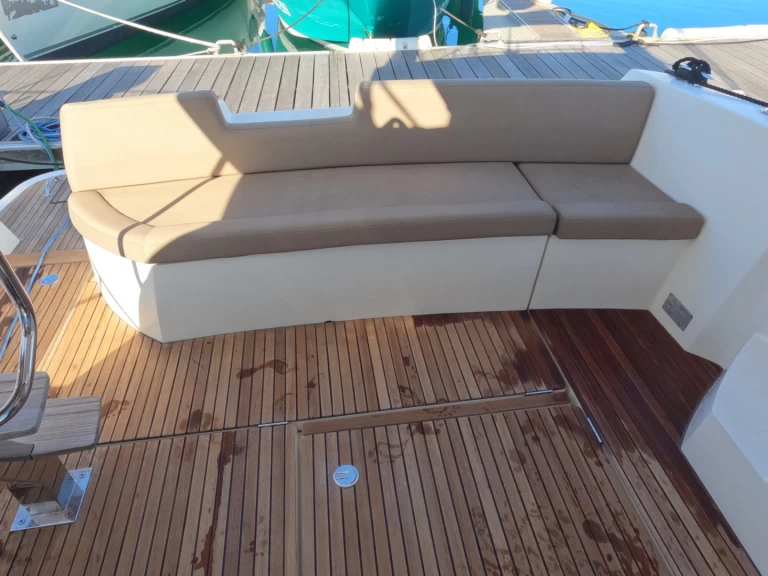 Motorboat for rent Les Sables-d'Olonne at the best price