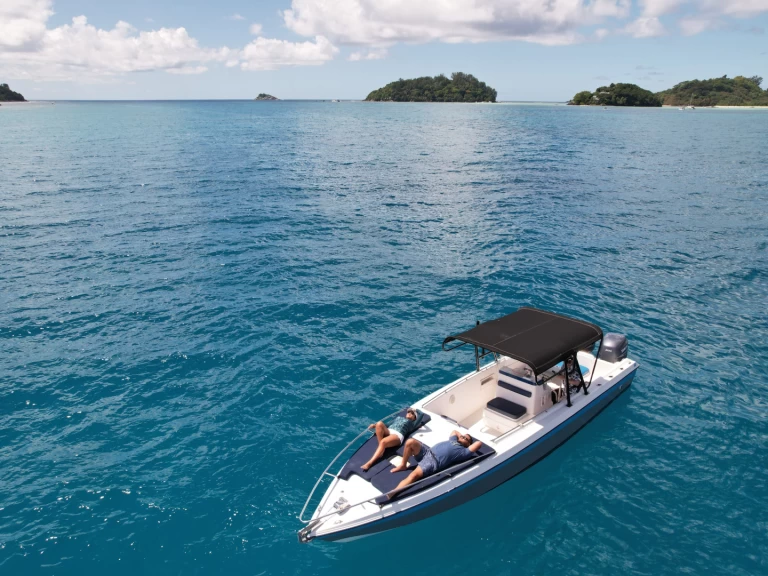 Wellcraft Scarab 302 Sport in Mahé on SamBoat