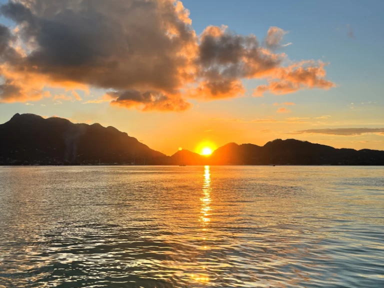 Rent a Wellcraft Scarab 302 Sport Mahé