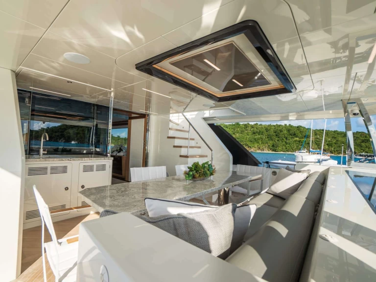 Bareboat Rental Luxury Yacht Ocean alexander with a boat licence