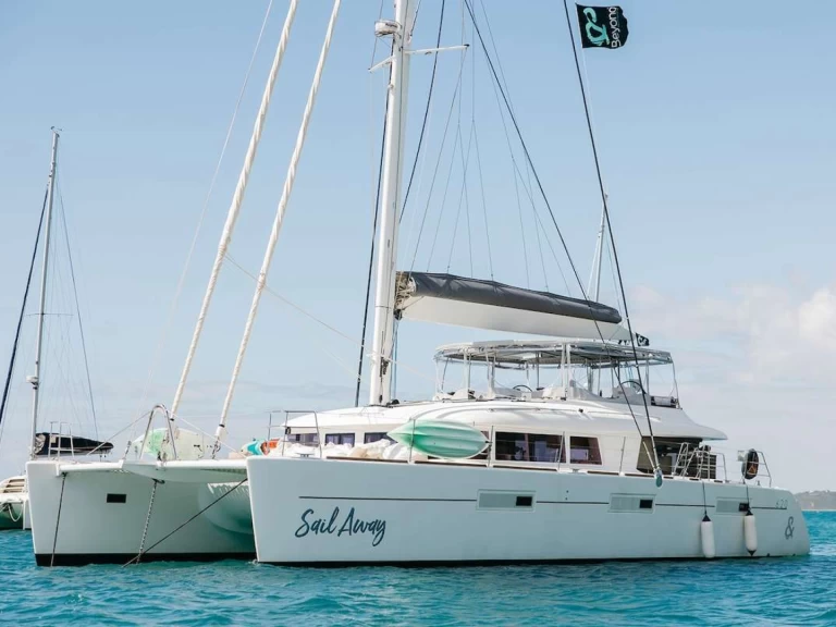 Bareboat Rental Luxury Yacht Lagoon with a boat licence