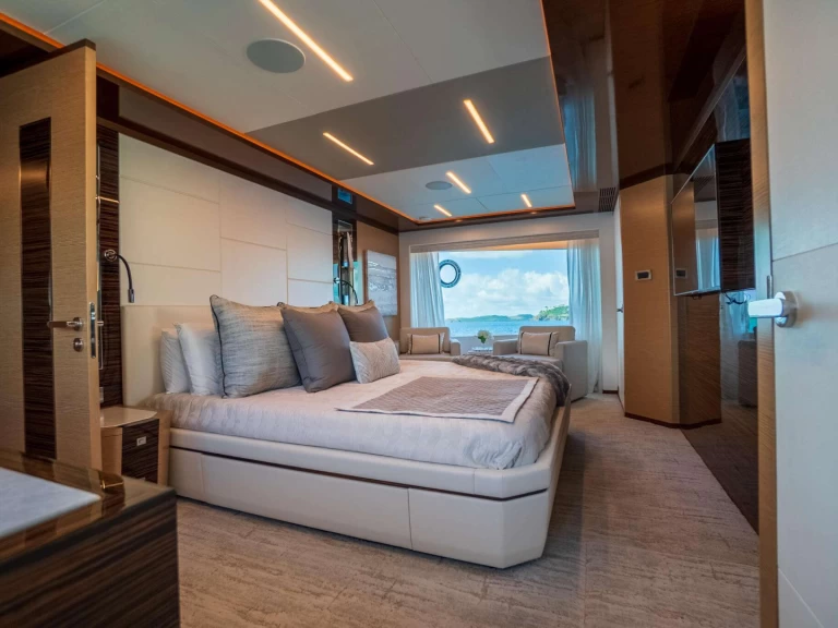 Luxury Yacht for rent Sint Maarten at the best price