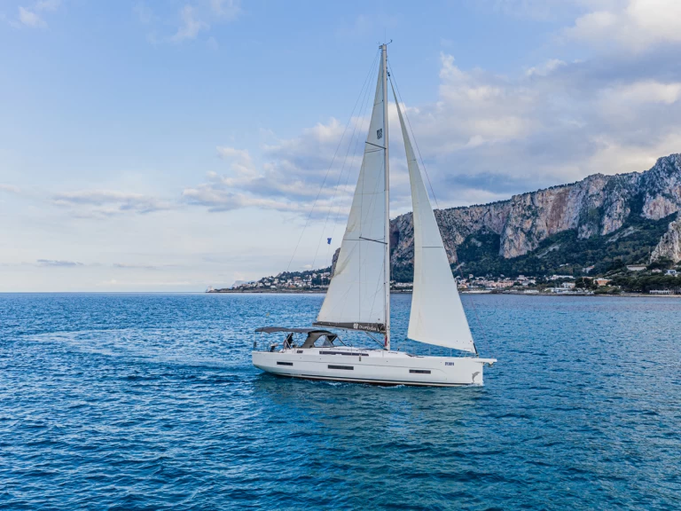 Sailboat for rent Palermo at the best price