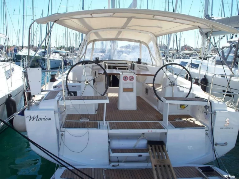 Sailboat rental in Trogir - Bénéteau Oceanis 38