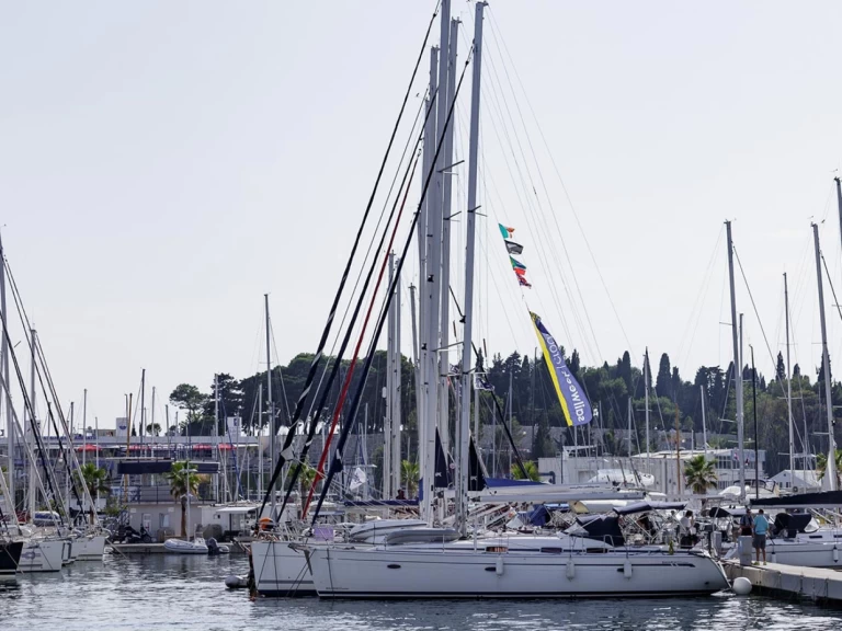 Rent a Bavaria Bavaria 42 Cruiser Split