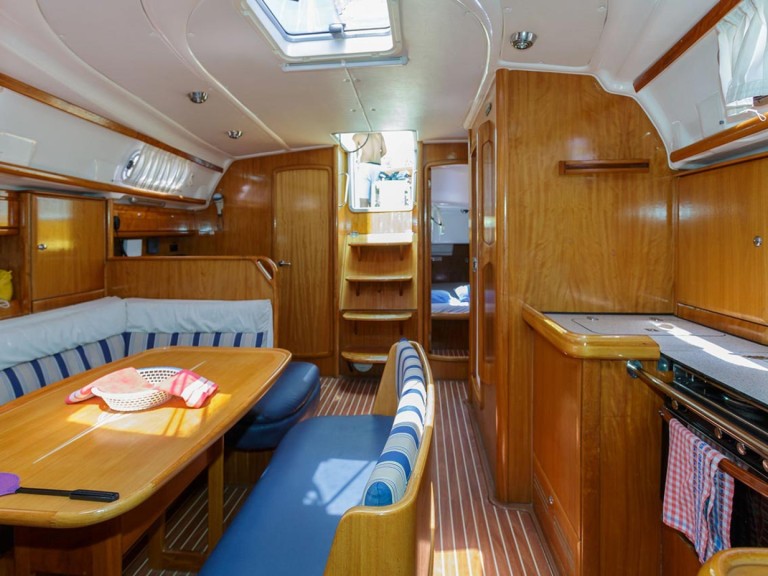 Yacht charter Split cheap Bavaria 42 Cruiser
