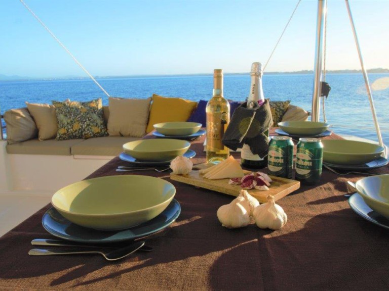 Yacht charter Bonaire cheap Bali 4.5