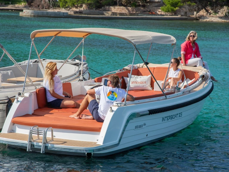 Yacht charter Port de Pollença cheap Intender 820