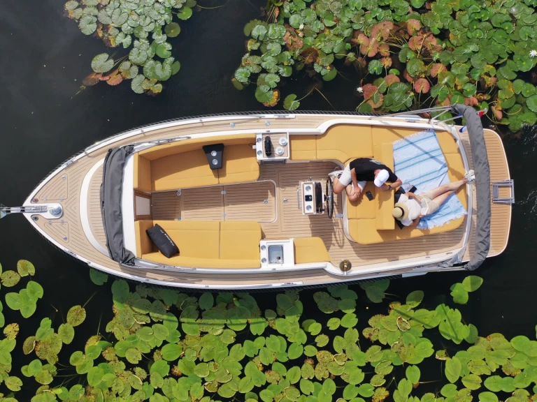 Yacht charter Port de Pollença cheap Intender 850