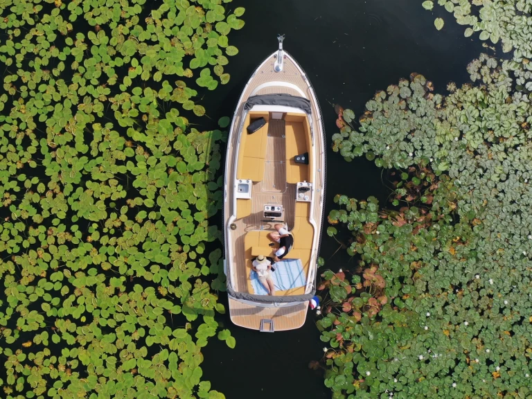 Bareboat Rental Motorboat Interboat with a boat licence