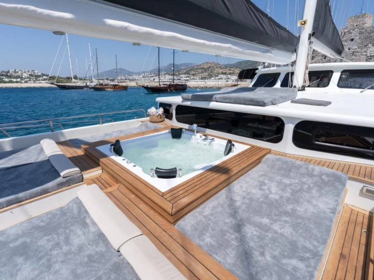 Rent a  LUCKY YOU MOTORSAILOR Bodrum