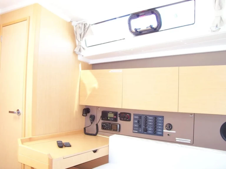 Boat rental Bénéteau Oceanis 38 in Trogir on Samboat