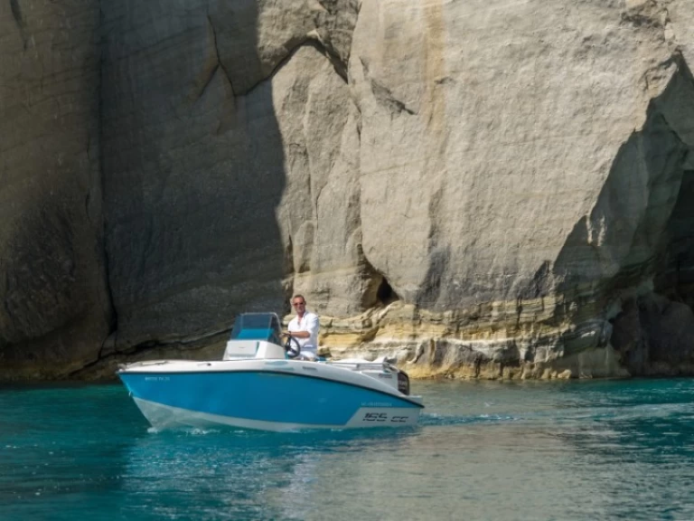 Motorboat for rent Agía Kiriakí at the best price