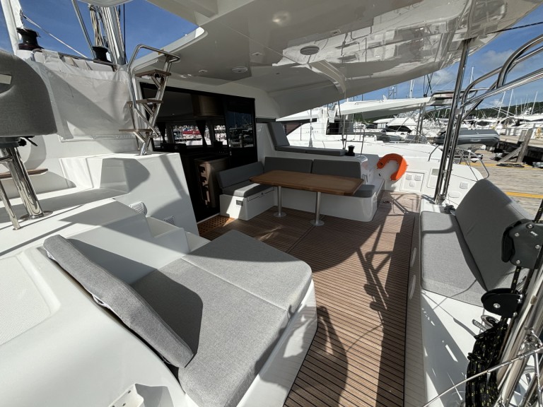 Boat rental Lagoon Lagoon 42 in Playa Sardinera on Samboat