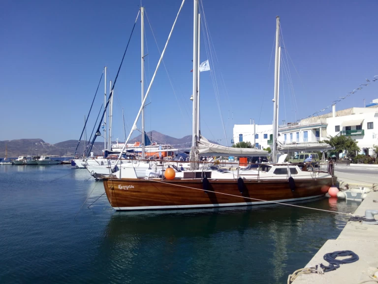 Sailboat for rent Mílos at the best price