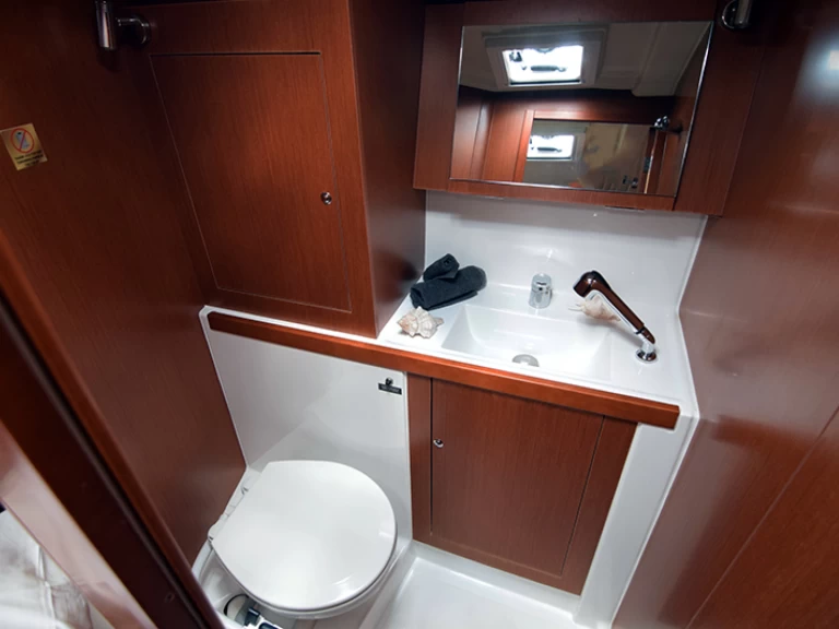 Sailboat rental with or without captain Bénéteau Alimos