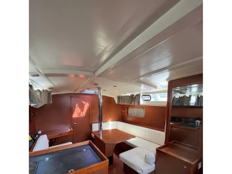 Bénéteau Oceanis 41.1 charter bareboat or captained in  Gouvia