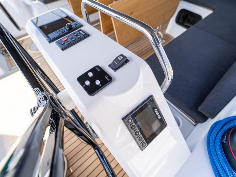 Sailboat rental with or without captain Elan Kaštela