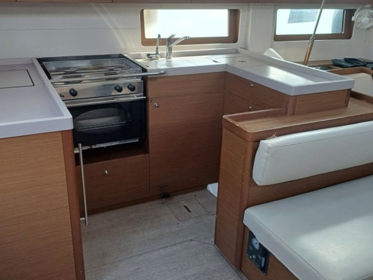 Boat rental Bénéteau Oceanis 51.1 in Lefkáda on Samboat