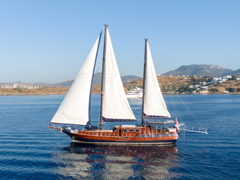 Custom Made Capricorn 1 in Lávrio on SamBoat