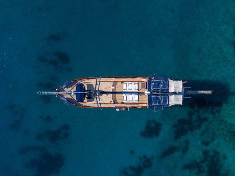 Yacht charter Lávrio cheap Capricorn 1