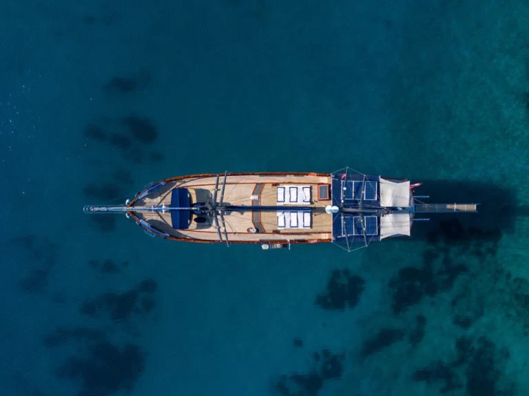 Yacht charter Lávrio cheap Capricorn 1