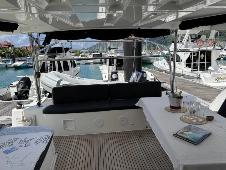 Yacht charter Mahé cheap Lagoon 46