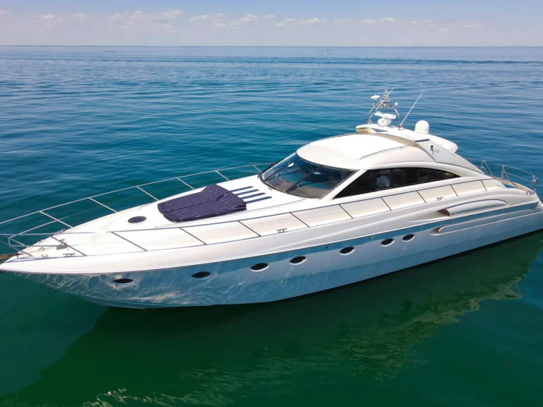 Luxury Yacht for rent Saint Vincent (Island) at the best price