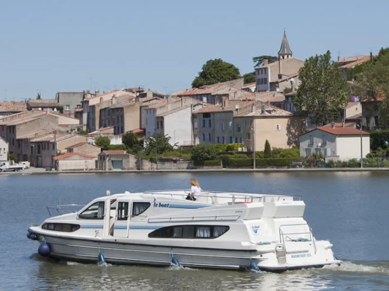 Le Boat Magnifique charter bareboat or captained in  Trèbes