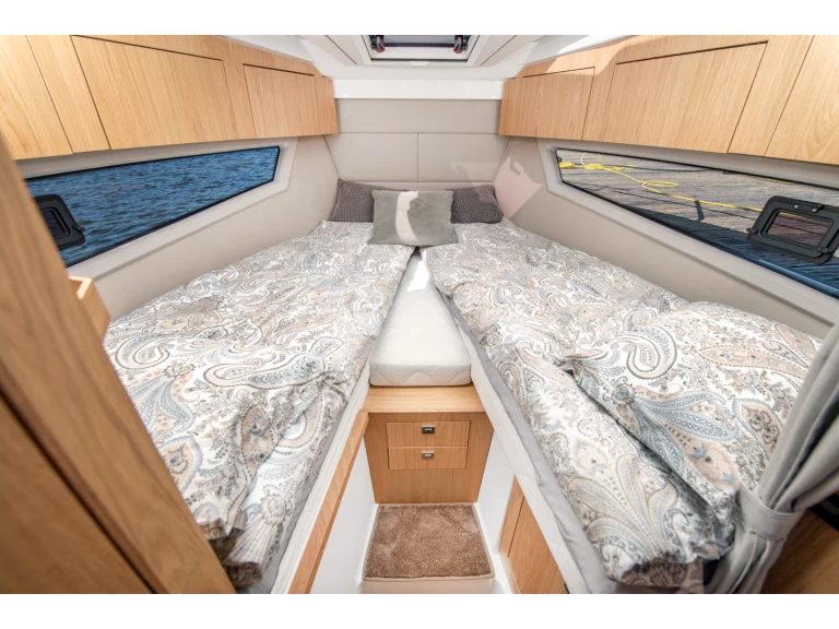 Bareboat Rental Motorboat Grandezza with a boat licence