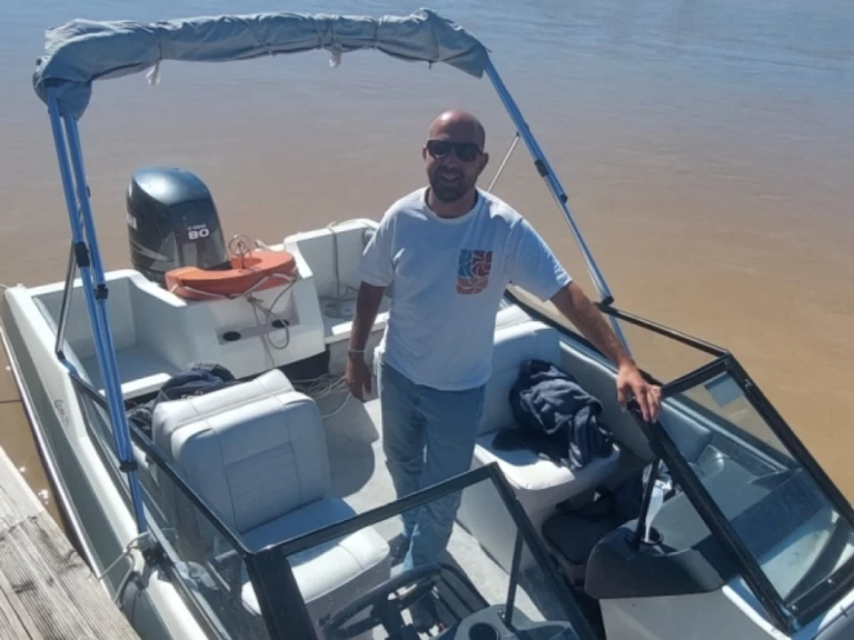 Motorboat for rent Bordeaux at the best price