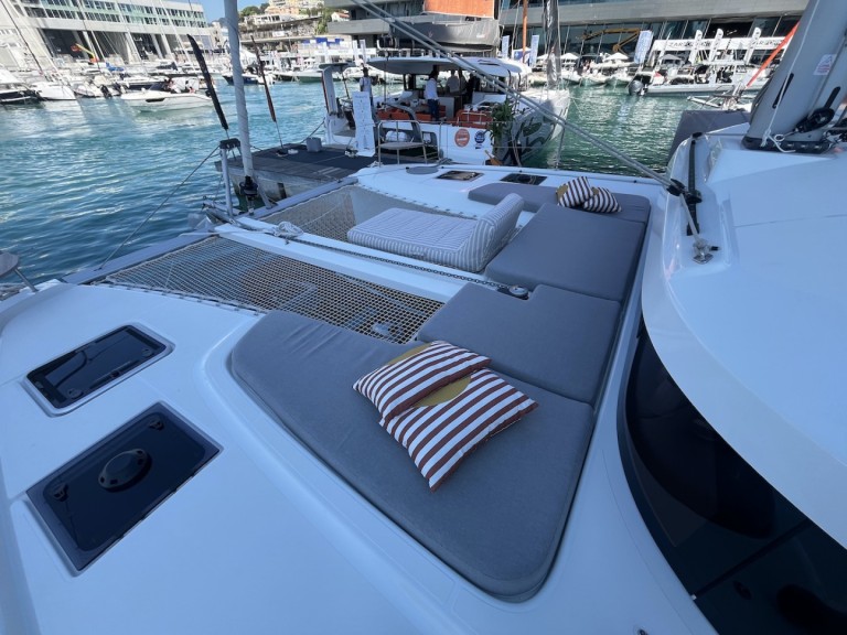 Yacht charter Lefkáda cheap Lagoon 38