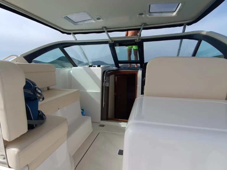 Motorboat rental with or without captain Tiara Piano di Sorrento