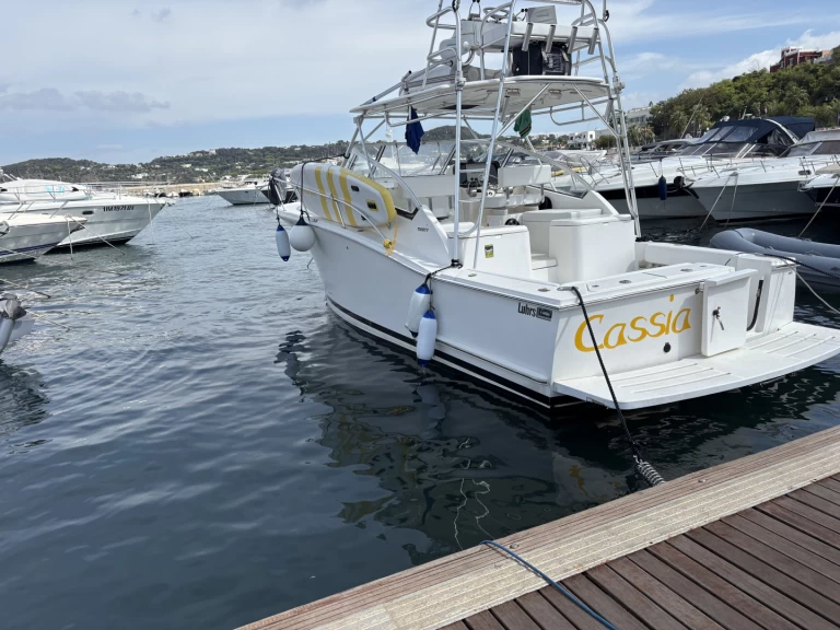 Bareboat Rental Motorboat Luhrs with a boat licence
