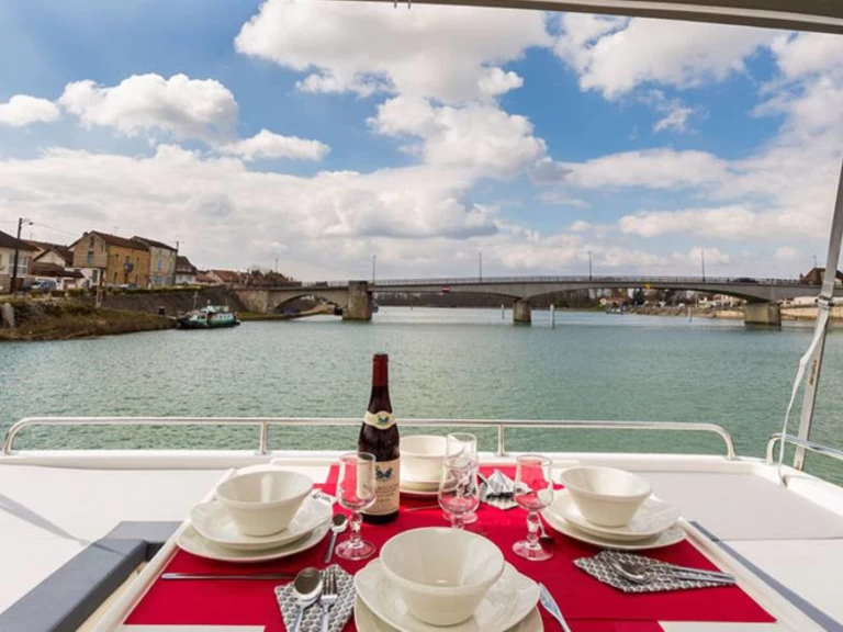 Motorboat rental with or without captain Le Boat Portiragnes