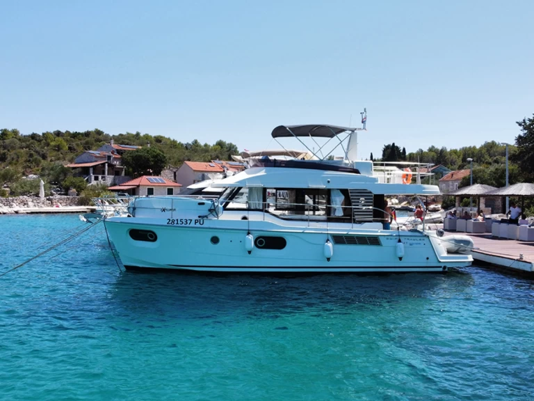 Luxury Yacht rental in Biograd na Moru - Bénéteau Swift Trawler 41 Fly