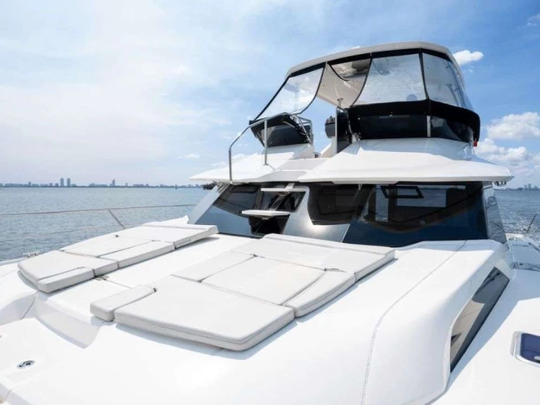 Yacht charter Bahamas cheap Moka