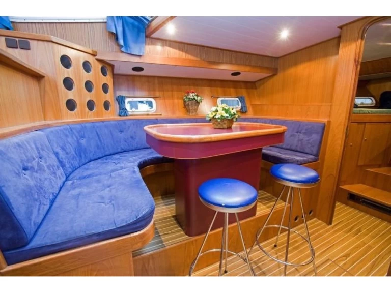 Motorboat rental with or without captain De Drait Drachten